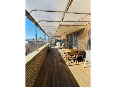 Bright and well-maintained 2 bedrooms, 2 bathrooms condo located