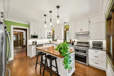 Charming Colonial with Arts & Crafts flair on coveted Menlo - photo 14