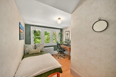 Charming Colonial with Arts & Crafts flair on coveted Menlo - photo 25