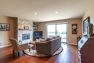 Welcome to this absolutely charming 2-bedroom, 2.1-bath townhome - photo 6