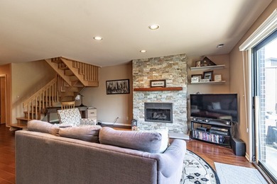 Welcome to this absolutely charming 2-bedroom, 2.1-bath townhome - photo 7