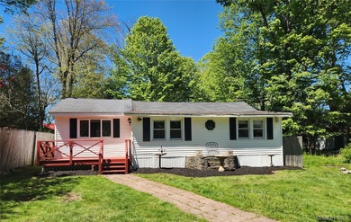 Location, Location! Affordable, year round 2 bedroom, 1 bathroom - photo 1