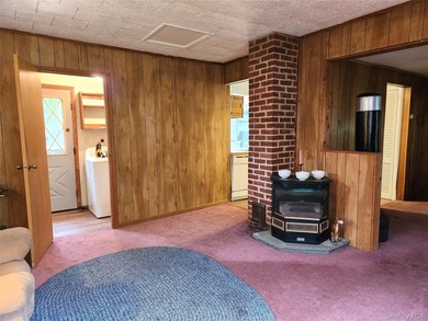 Location, Location! Affordable, year round 2 bedroom, 1 bathroom - photo 7