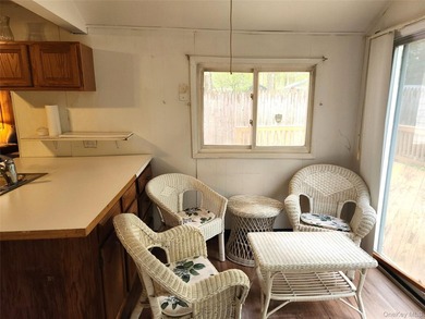Location, Location! Affordable, year round 2 bedroom, 1 bathroom - photo 9
