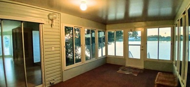 Spacious 2/2 with fabulous lake views and an open airy floor - photo 12