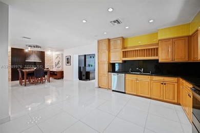 Welcome to your charming courtyard retreat with a gracious foyer - photo 15