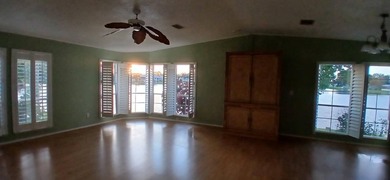 Spacious 2/2 with fabulous lake views and an open airy floor - photo 17