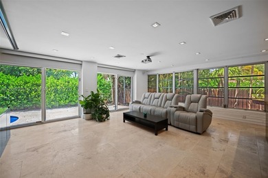 Welcome to your charming courtyard retreat with a gracious foyer - photo 19