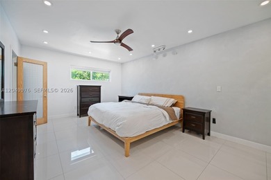 Welcome to your charming courtyard retreat with a gracious foyer - photo 21