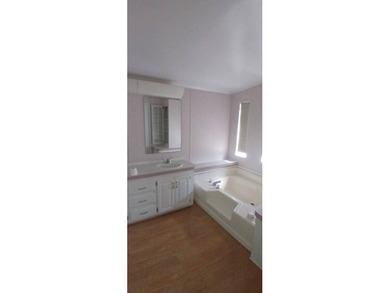 Spacious 2/2 with fabulous lake views and an open airy floor - photo 21