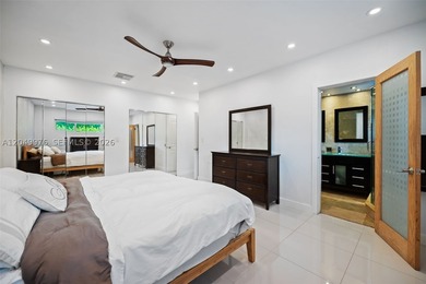 Welcome to your charming courtyard retreat with a gracious foyer - photo 22