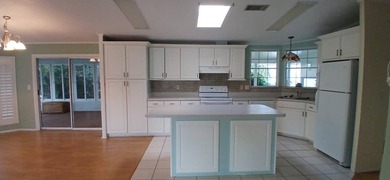 Spacious 2/2 with fabulous lake views and an open airy floor - photo 23