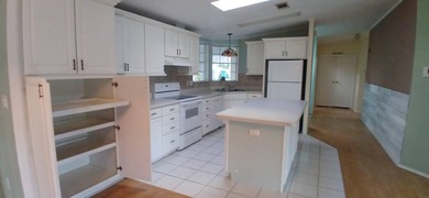 Spacious 2/2 with fabulous lake views and an open airy floor - photo 24