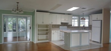 Spacious 2/2 with fabulous lake views and an open airy floor - photo 25