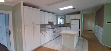 Spacious 2/2 with fabulous lake views and an open airy floor - photo 26