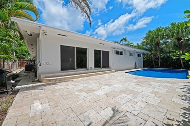 Welcome to your charming courtyard retreat with a gracious foyer - photo 33