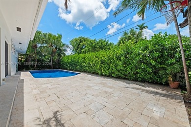 Welcome to your charming courtyard retreat with a gracious foyer - photo 34