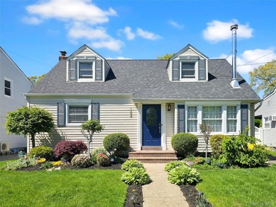 Welcome to 188 Elsie Ave, Merrick! This is a beautiful and - photo 1