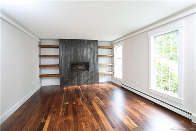 A remarkable opportunity to combine residencial on the second