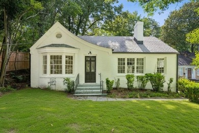Welcome to this Beautifully Renovated 1930s White Brick Bungalow - photo 1