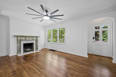 Welcome to this Beautifully Renovated 1930s White Brick Bungalow - photo 2