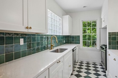 Welcome to this Beautifully Renovated 1930s White Brick Bungalow - photo 4