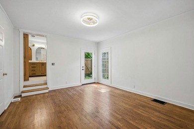 Welcome to this Beautifully Renovated 1930s White Brick Bungalow - photo 5