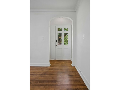 Welcome to this Beautifully Renovated 1930s White Brick Bungalow - photo 10
