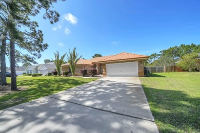 Perfectly nestled home on an extra large homesite with expansive - photo 1