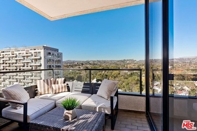 Perched high above Los Angeles, with sweeping panoramic vistas - photo 13