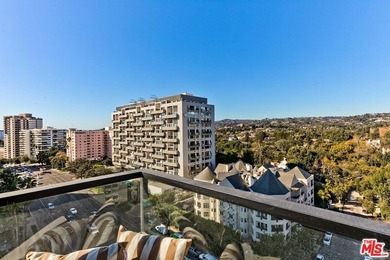 Perched high above Los Angeles, with sweeping panoramic vistas - photo 14