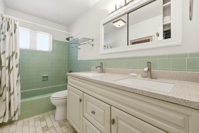 Beautifully updated, move-in-ready coastal retreat just minutes - photo 15