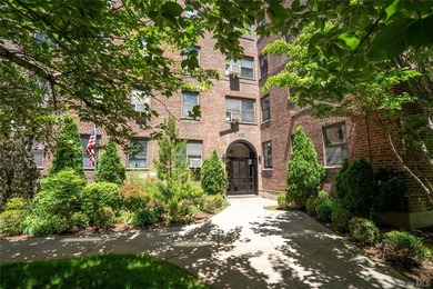 Spacious & Bright 2-Bedroom Co-op at Mitchell Gardens - Freshly - photo 17