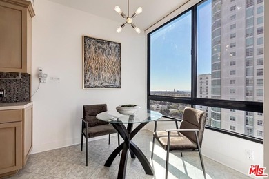 Perched high above Los Angeles, with sweeping panoramic vistas - photo 18