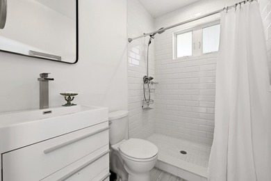 Beautifully updated, move-in-ready coastal retreat just minutes - photo 18
