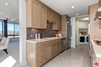 Perched high above Los Angeles, with sweeping panoramic vistas - photo 20