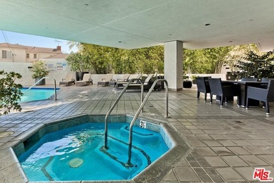 Perched high above Los Angeles, with sweeping panoramic vistas - photo 33