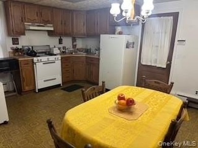 Historical Marvel 3 Br Colonial features Hardwood floors, 1,400 - photo 6