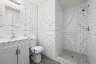 Prime location quality built NEW CONSTRUCTION full brick three - photo 4