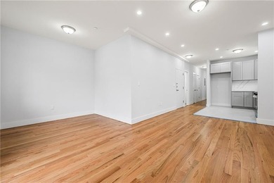 Prime location quality built NEW CONSTRUCTION full brick three - photo 6