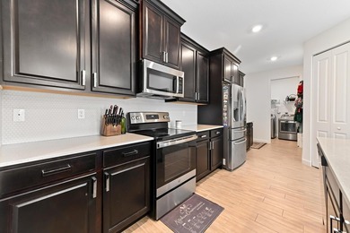 Welcome to this 4 bedroom, 2 bathroom with a private den/office - photo 11