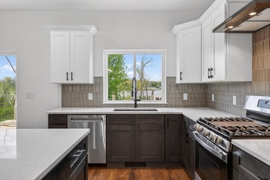 Discover lakeside living at its finest in this brand-new 3BR - photo 15