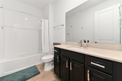 Welcome to this 4 bedroom, 2 bathroom with a private den/office - photo 18