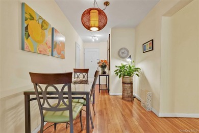 This bright and spacious, move-in-ready 2-bedroom, 1-bathroom - photo 3