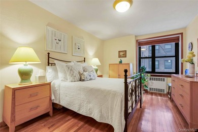 This bright and spacious, move-in-ready 2-bedroom, 1-bathroom - photo 5