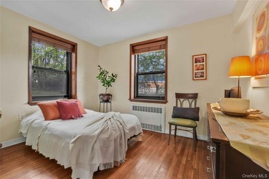 This bright and spacious, move-in-ready 2-bedroom, 1-bathroom - photo 7
