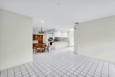 Great opportunity to own a one-story, true 3-bedroom villa in - photo 11