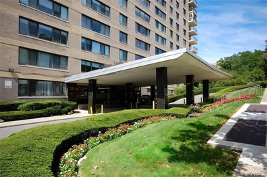 Come see this tastefully renovated one-bedroom with river views - photo 17