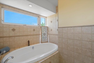 Enjoy sweeping ocean views that frame Kaho'olawe and Molokini - photo 27