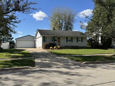 (private lake, pond, creek) Home Active Under Contract in Streamwood Illinois